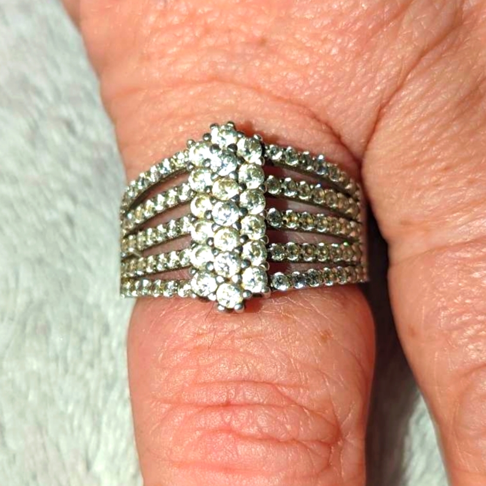 3.6 karat, 925 solid sterling silver rhodium plated ring